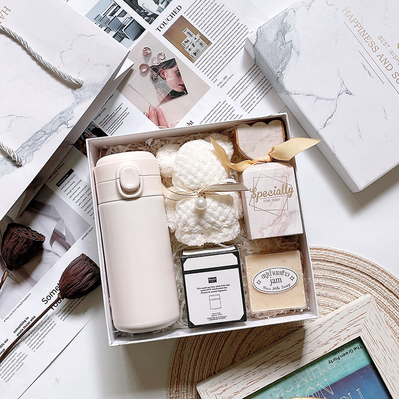 商務(wù)禮品定制 刻字公司年會與員工福利的實用解決方案